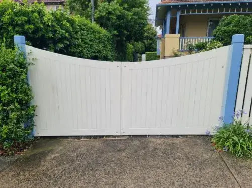 Hampton Mk C solid timber driveway gate, flush T&G face, primed
