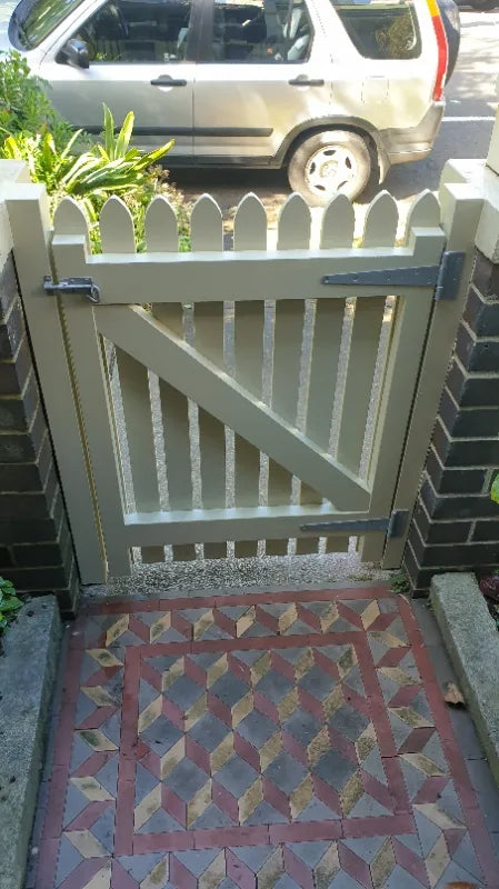 The Balmain Classical Picket Gate