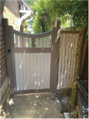 Buckingham Classic timber pedestrian gate, downward curve with solid face