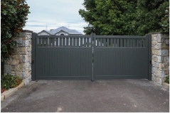 Buckingham Classic timber driveway gate pair with picket window