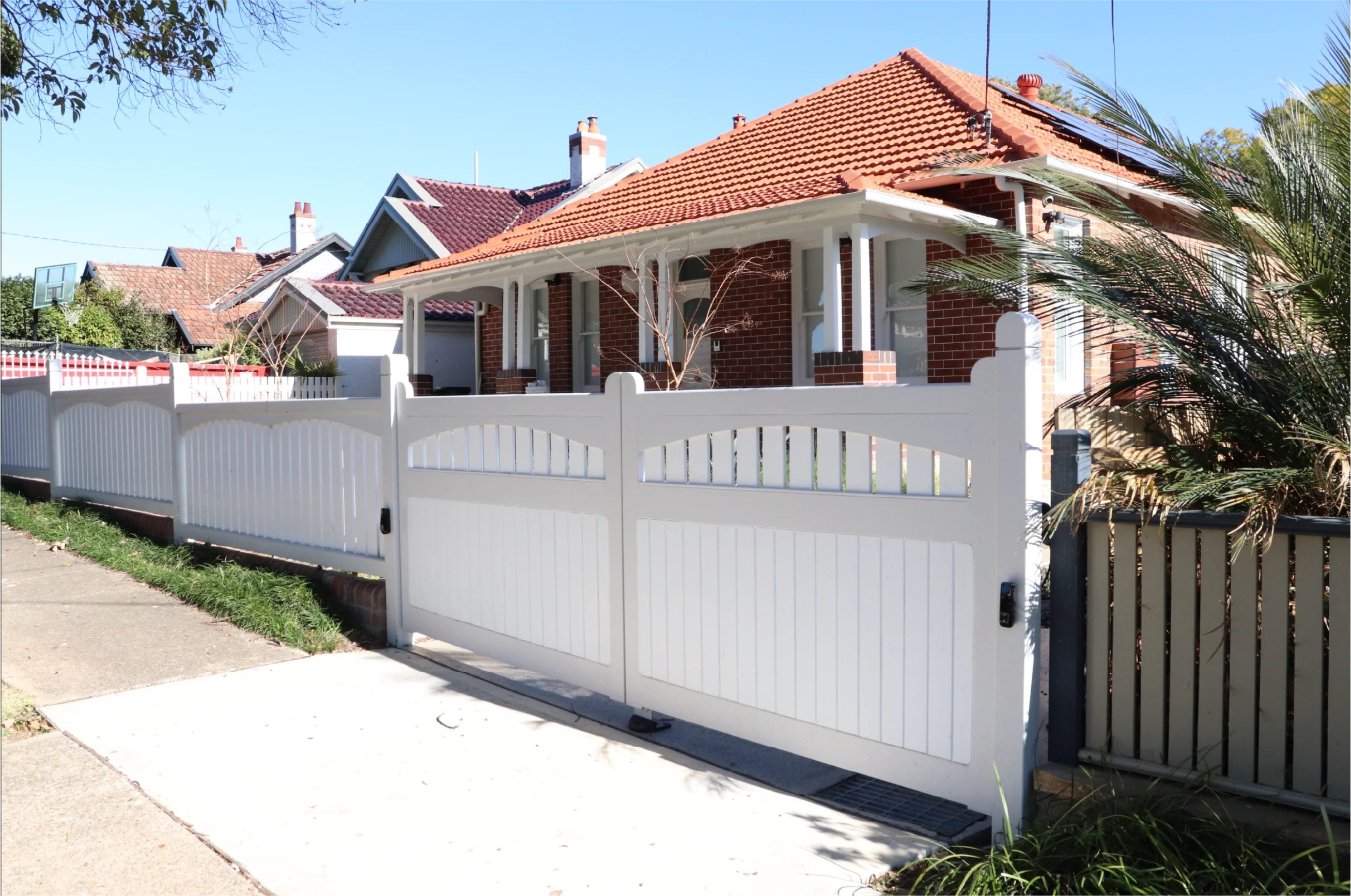 Custom timber gates made to order in Sydney — Mortice & Tenon hero banner