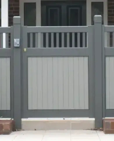 Buckingham Classic timber pedestrian gate with bevel post heads