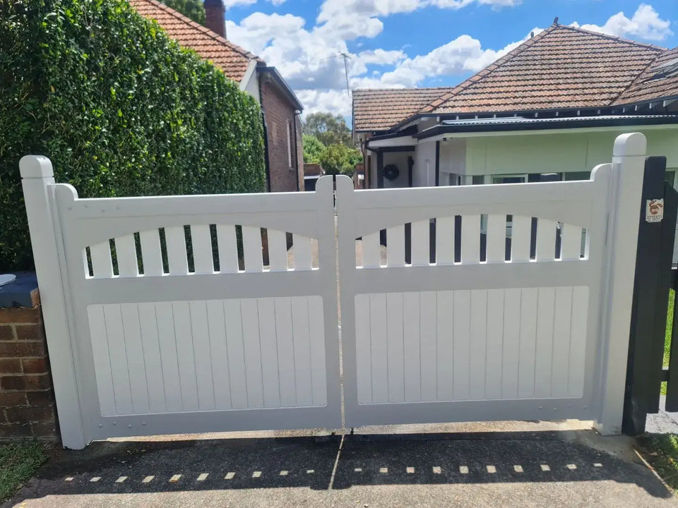 Timber driveway gate with decorative front valance