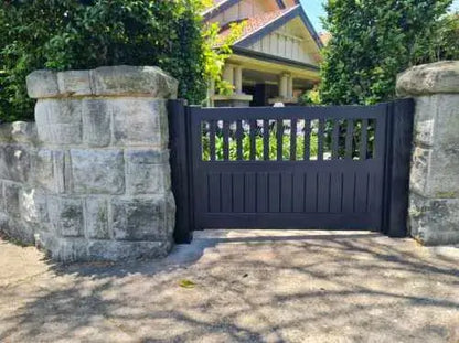 Buckingham Classic timber pedestrian gate with deep 138mm rails, primed