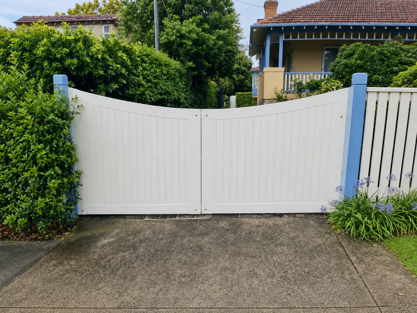 Collaroy solid timber driveway gate with downward curve